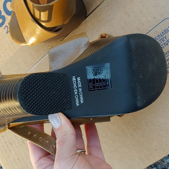 Forever 21 heels - Picture 5 of 6